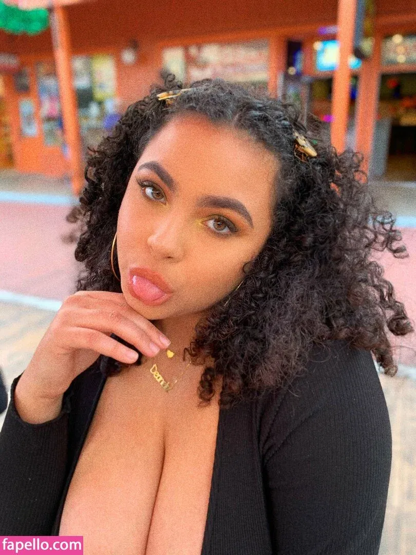 Deanelizyunes Onlyfans Photo Gallery 