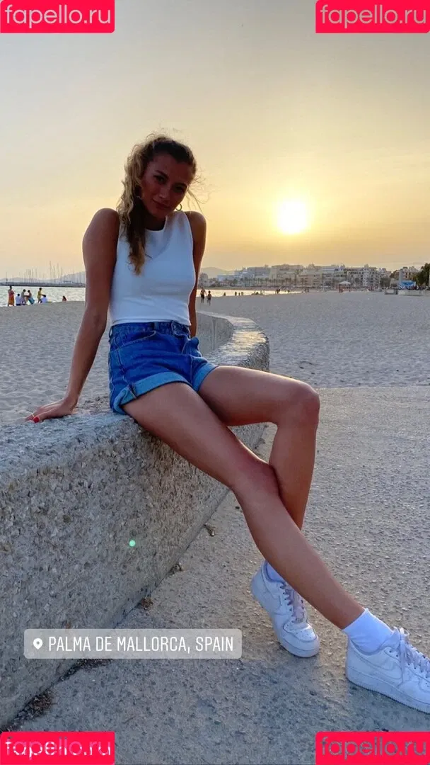Leony Burger Onlyfans Photo Gallery 