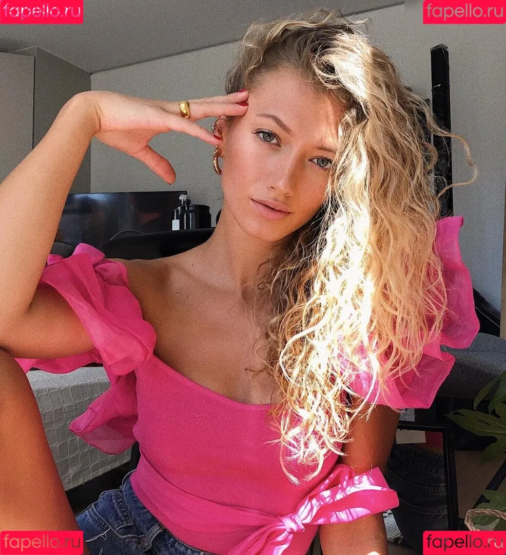 Leony Burger Onlyfans Photo Gallery 
