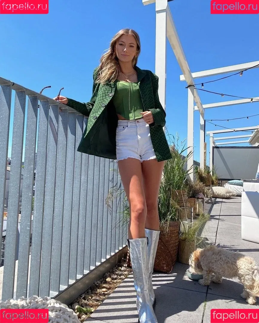 Leony Burger Onlyfans Photo Gallery 