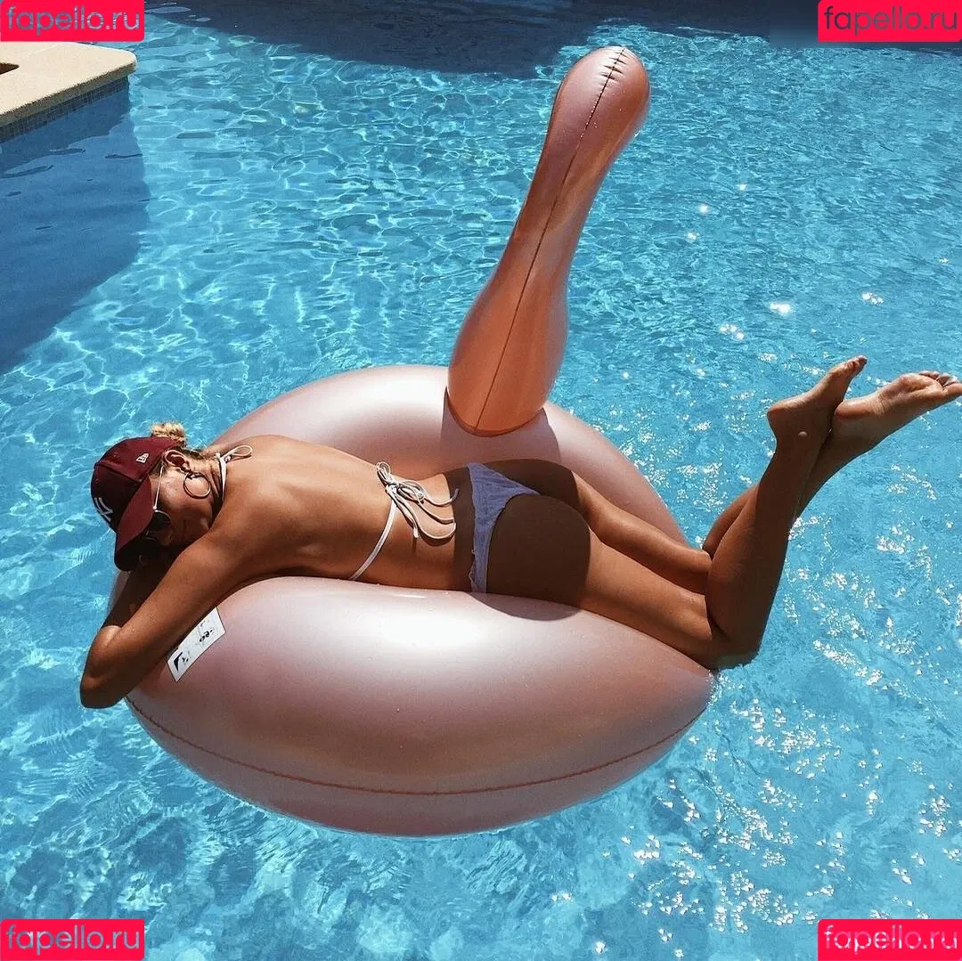 Leony Burger Onlyfans Photo Gallery 