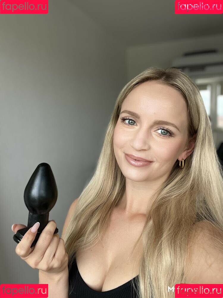 baebaezoe Onlyfans Photo Gallery 