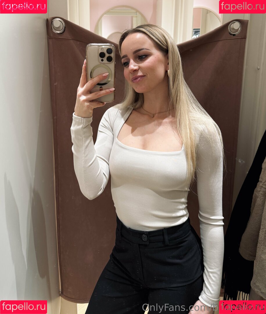 baebaezoe Onlyfans Photo Gallery 