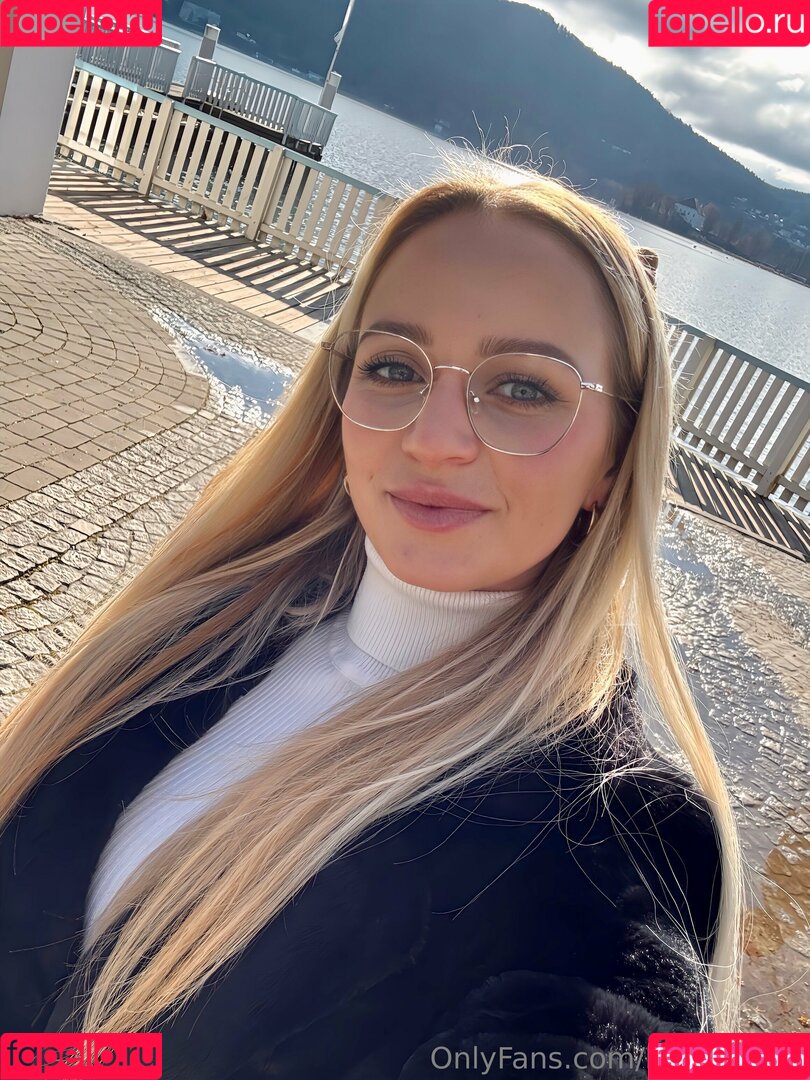 baebaezoe Onlyfans Photo Gallery 