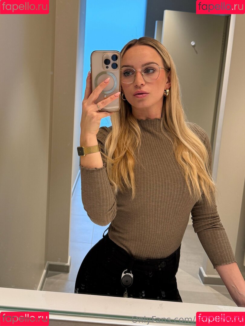 baebaezoe Onlyfans Photo Gallery 