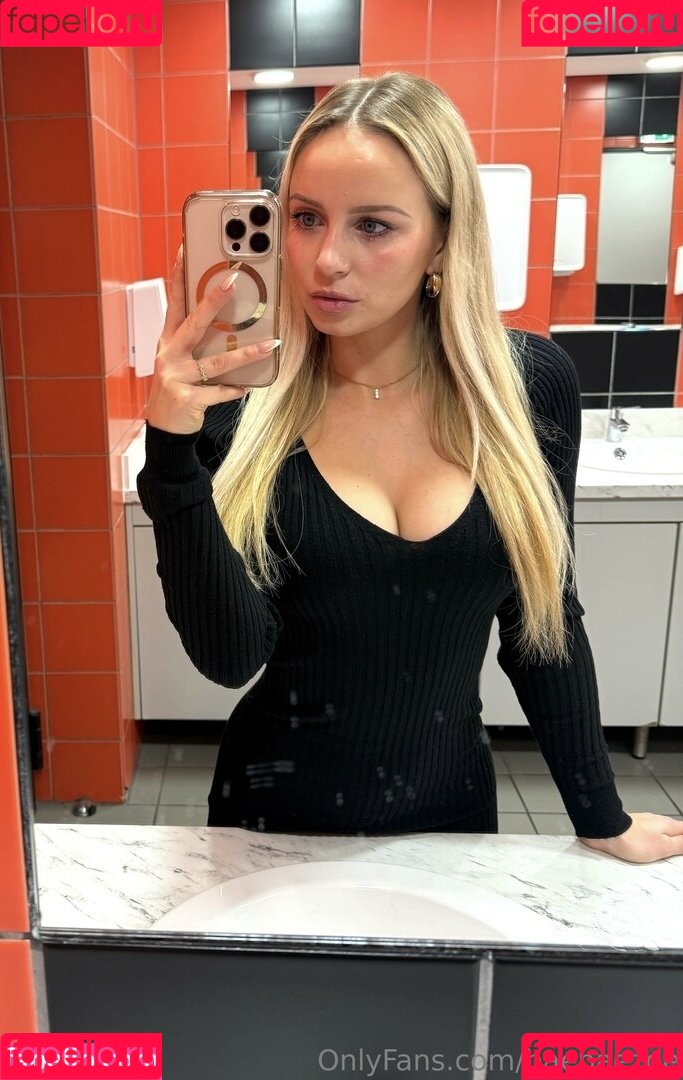 baebaezoe Onlyfans Photo Gallery 