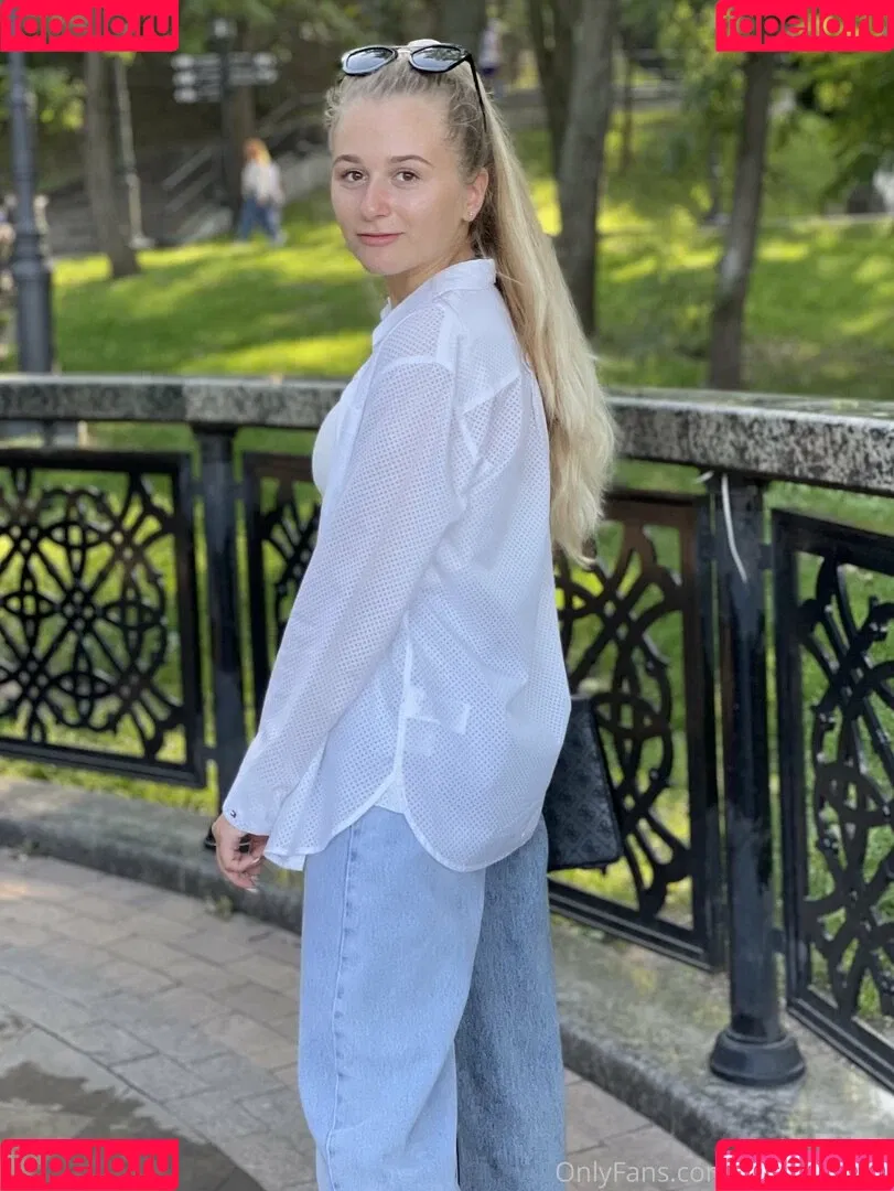 little_virginnn Onlyfans Photo Gallery 