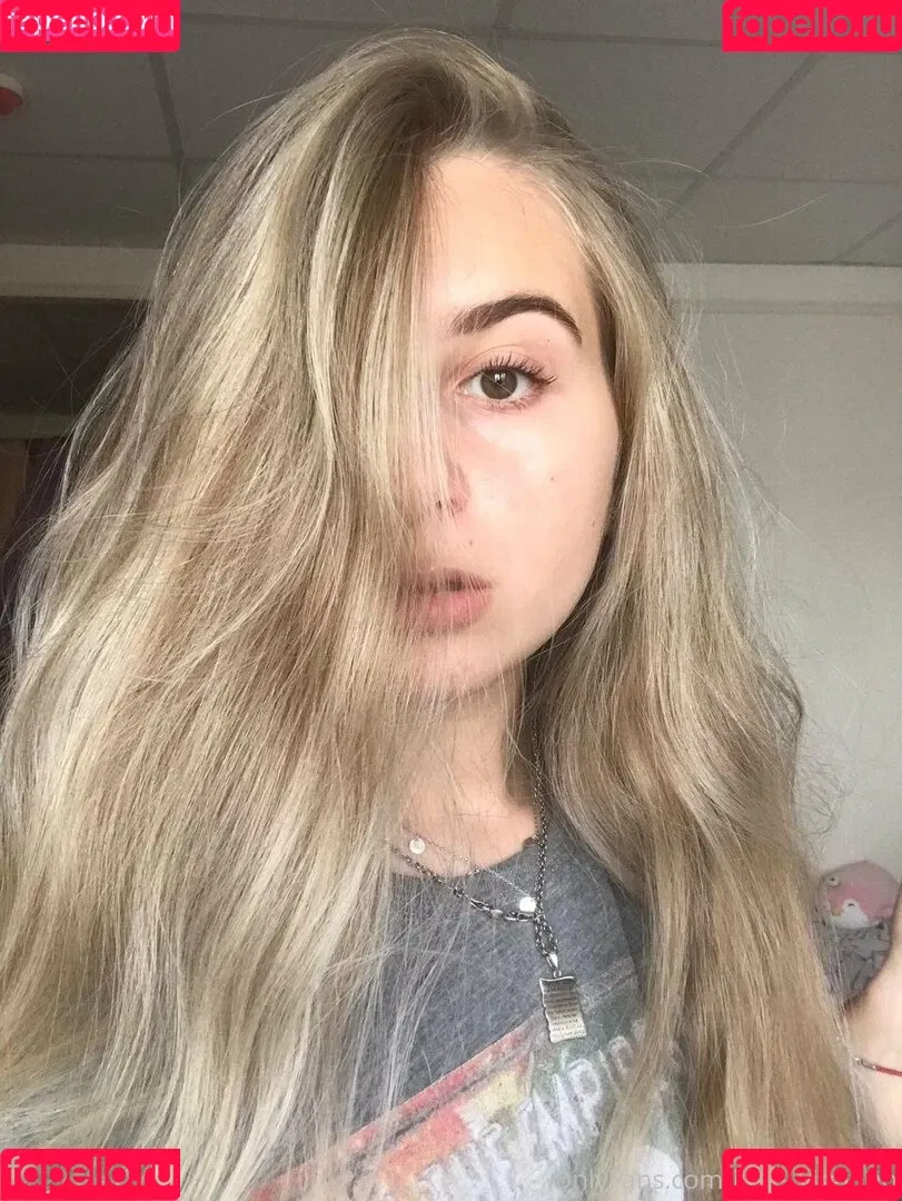 little_virginnn Onlyfans Photo Gallery 