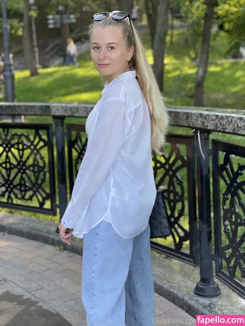 little_virginnn Onlyfans Photo Gallery 