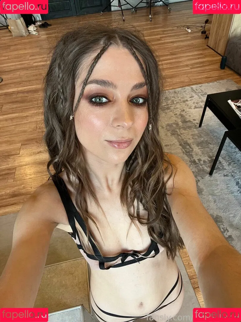 Mary_Land Onlyfans Photo Gallery 