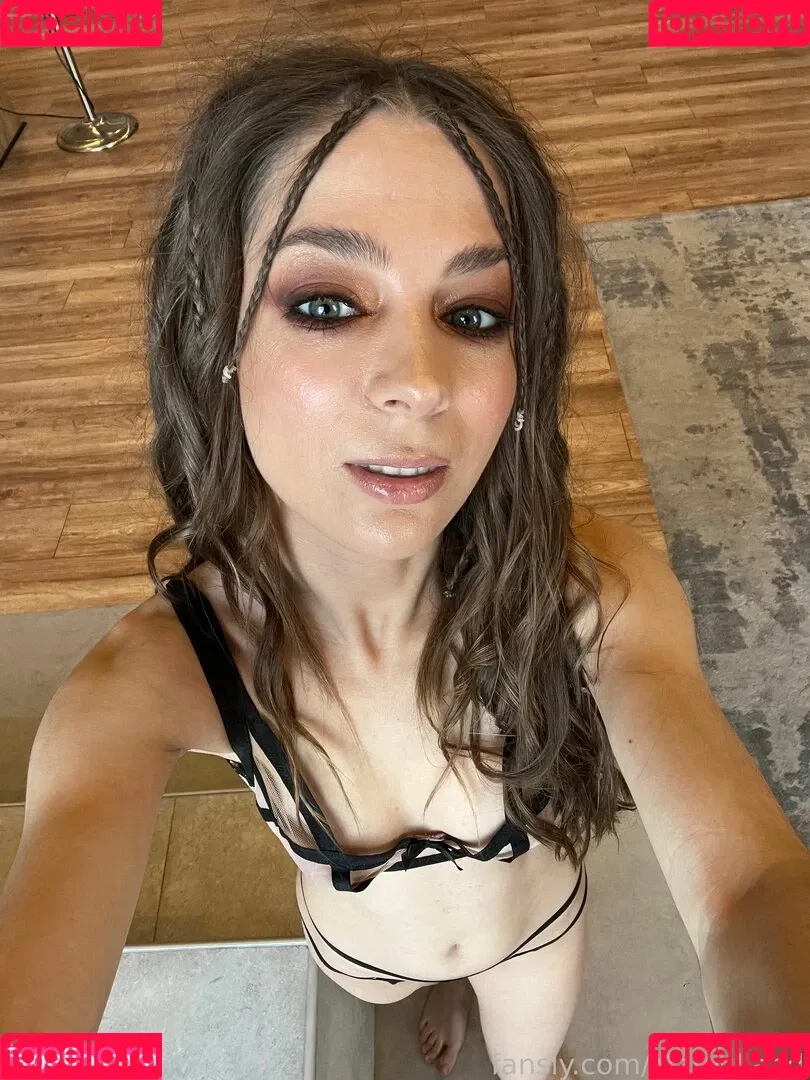 Mary_Land Onlyfans Photo Gallery 