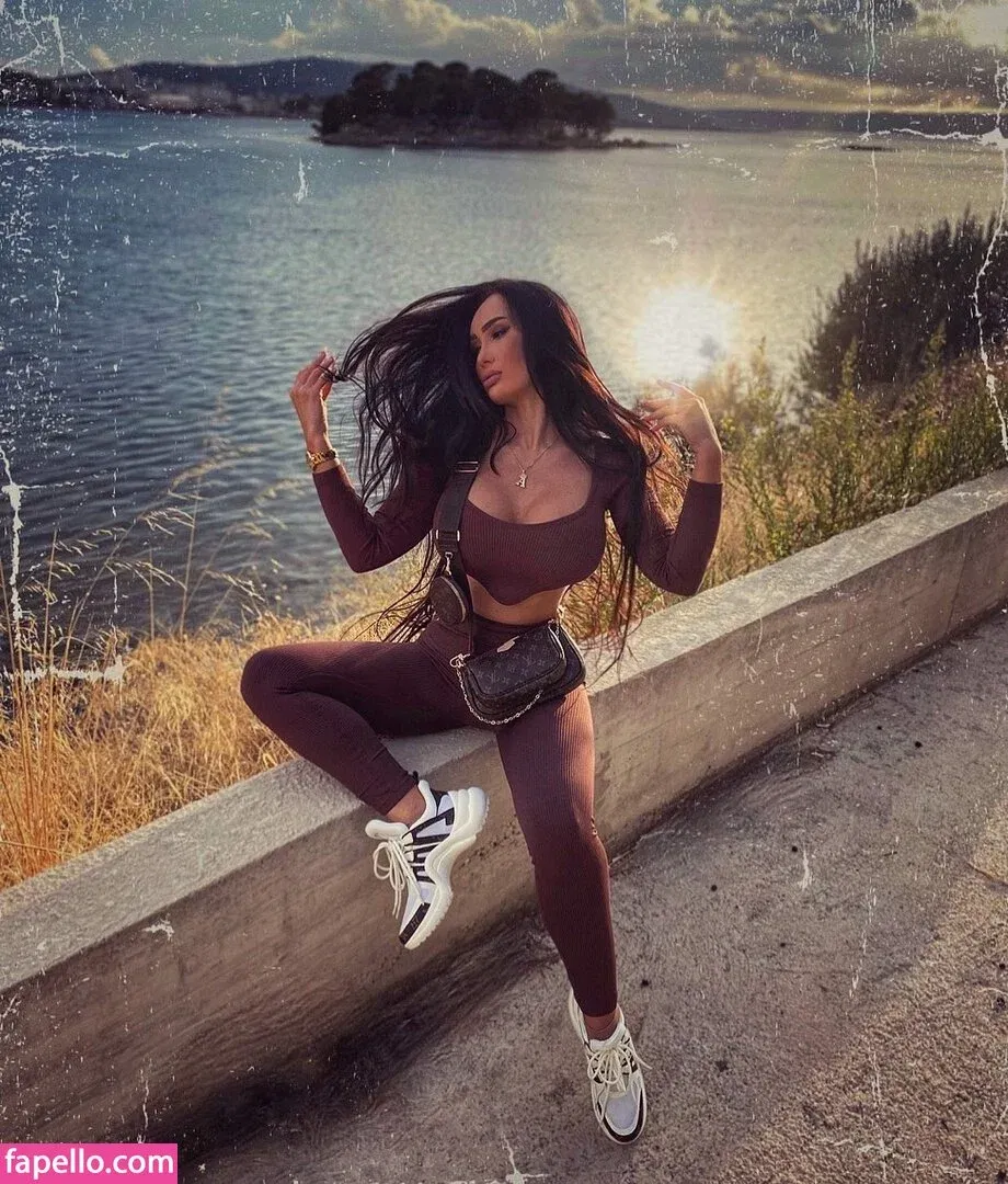 Adriana Kuduz Onlyfans Photo Gallery 