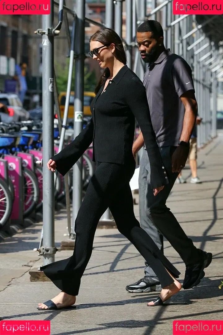 Karlie Kloss Onlyfans Photo Gallery 