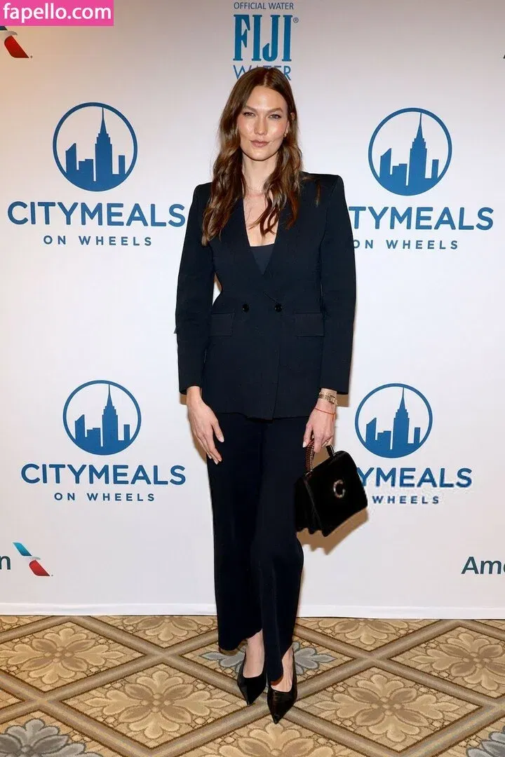 Karlie Kloss Onlyfans Photo Gallery 