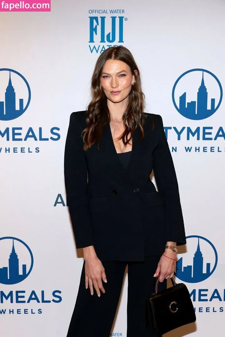 Karlie Kloss Onlyfans Photo Gallery 