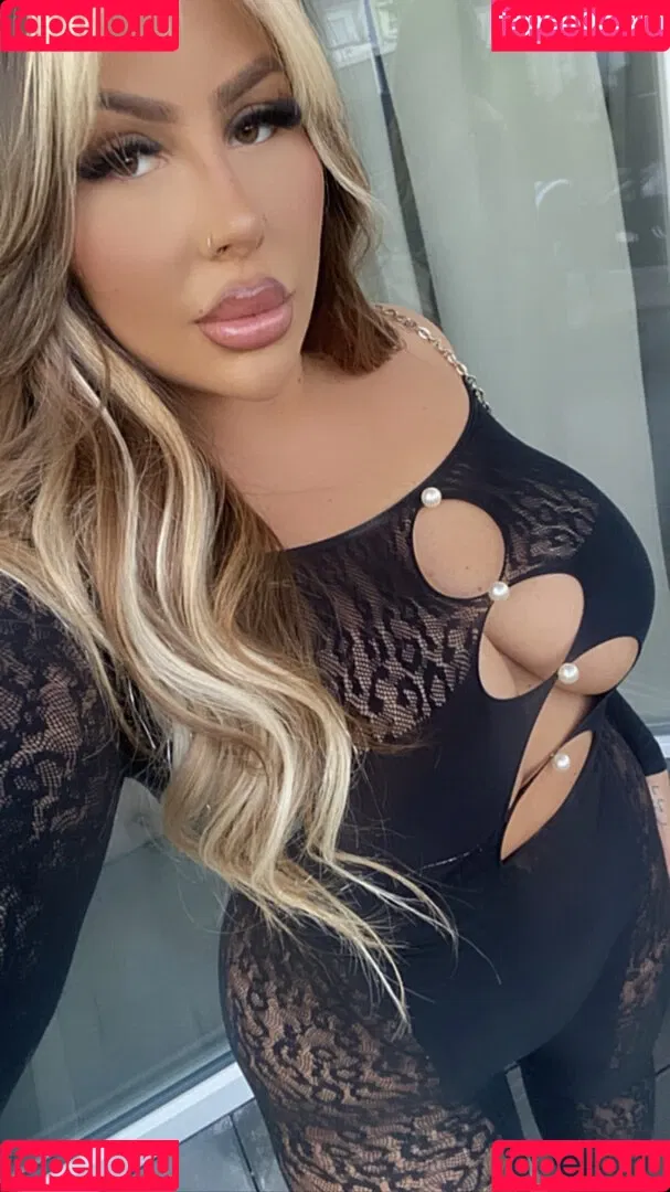 Melina.Million Onlyfans Photo Gallery 