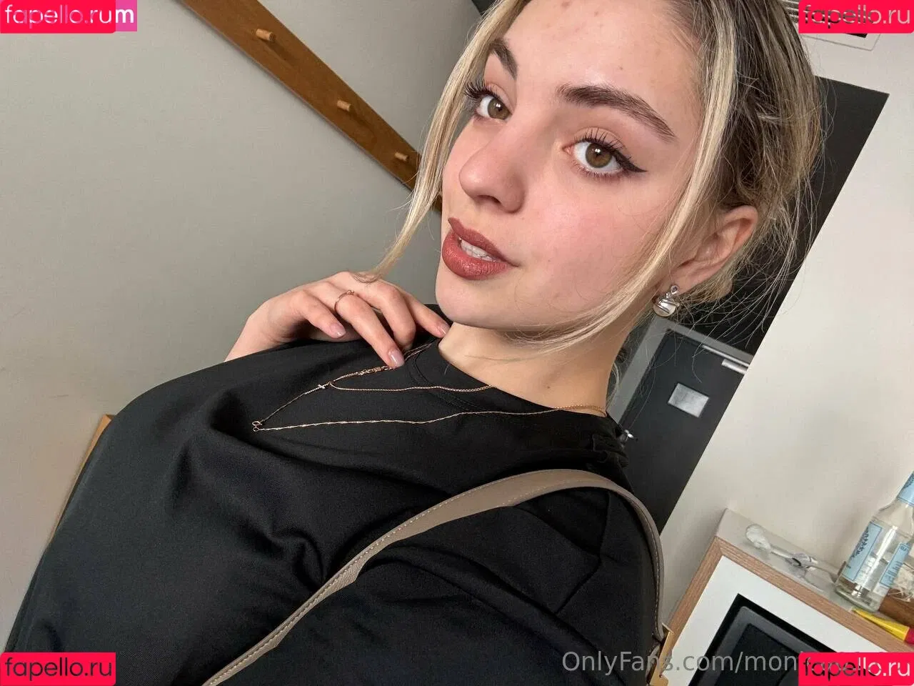 monica01.03 Onlyfans Photo Gallery 