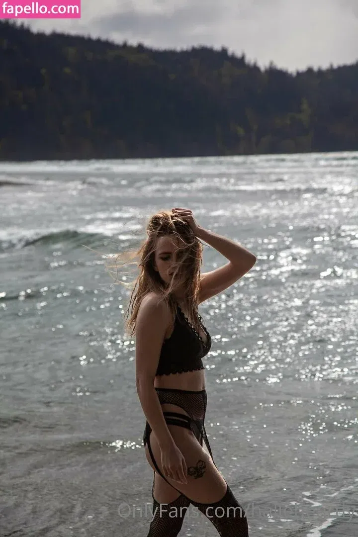 halleheartly Onlyfans Photo Gallery 