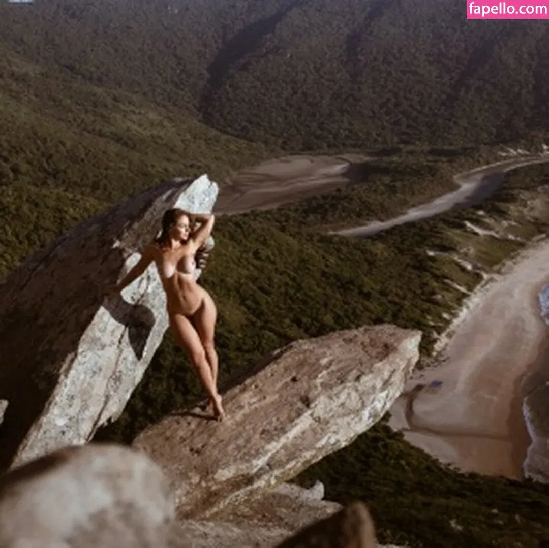 Thaieny Kenis Onlyfans Photo Gallery 