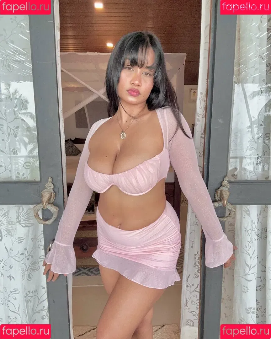 Prakriti Saha Onlyfans Photo Gallery 