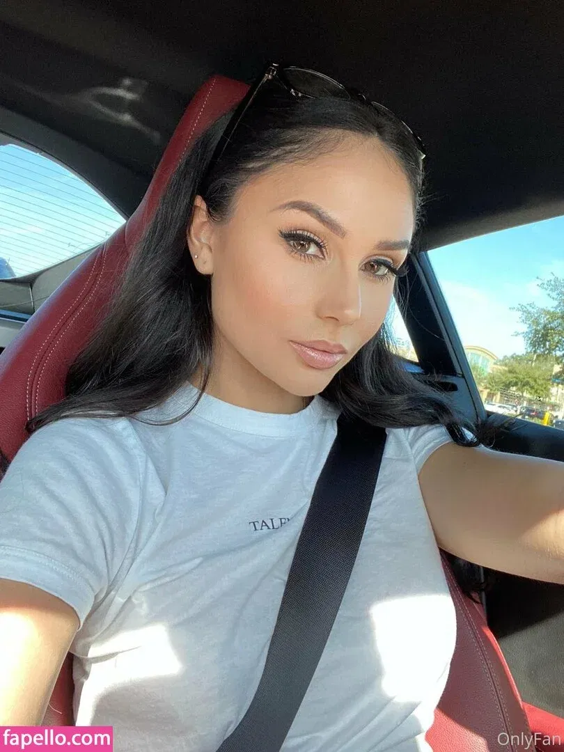 arianamarie Onlyfans Photo Gallery 