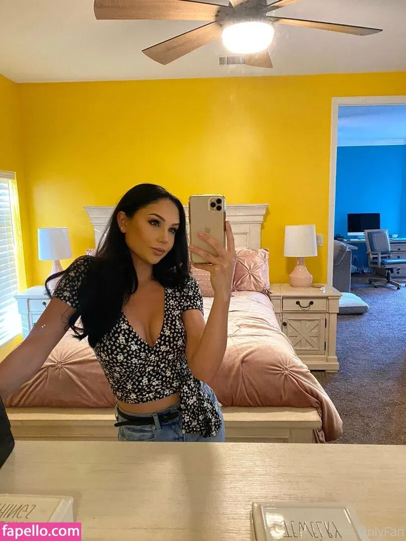 arianamarie Onlyfans Photo Gallery 