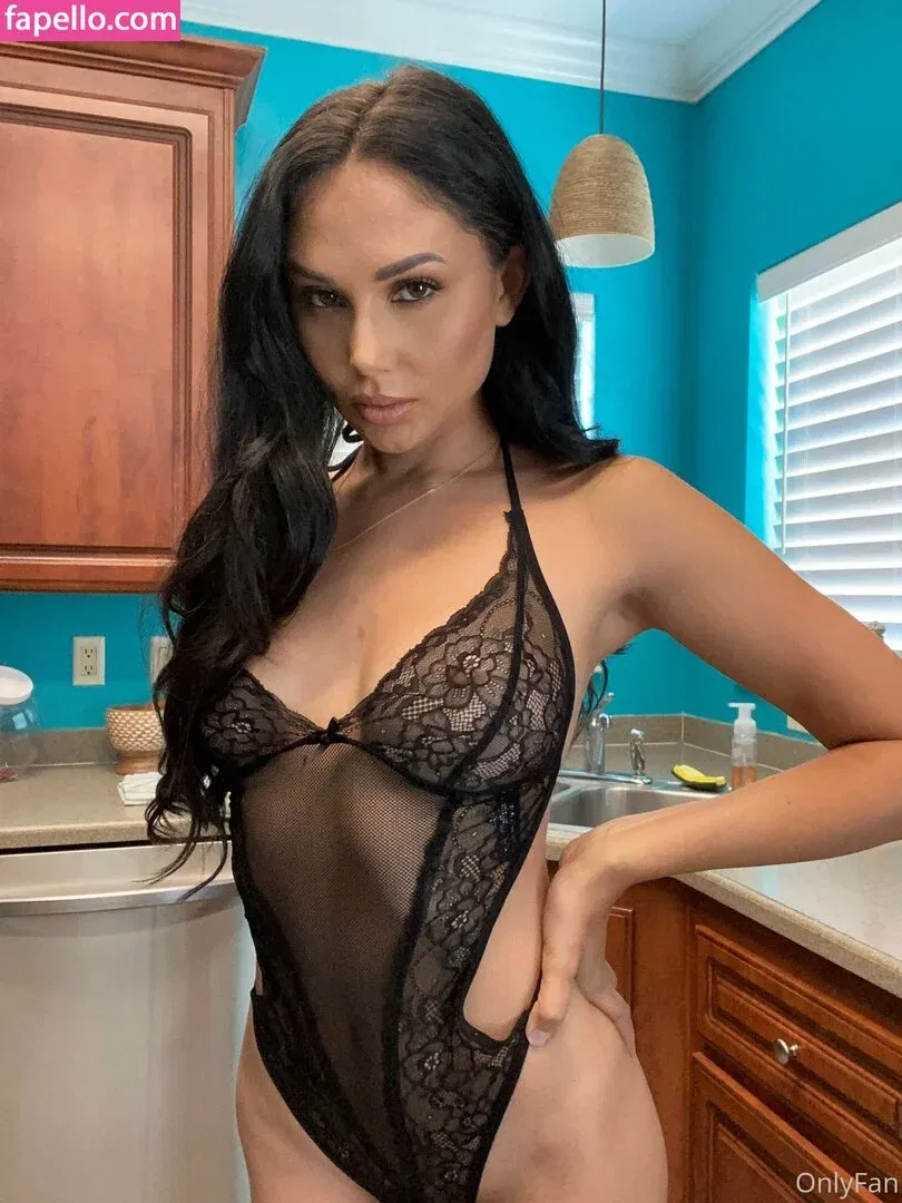arianamarie Onlyfans Photo Gallery 