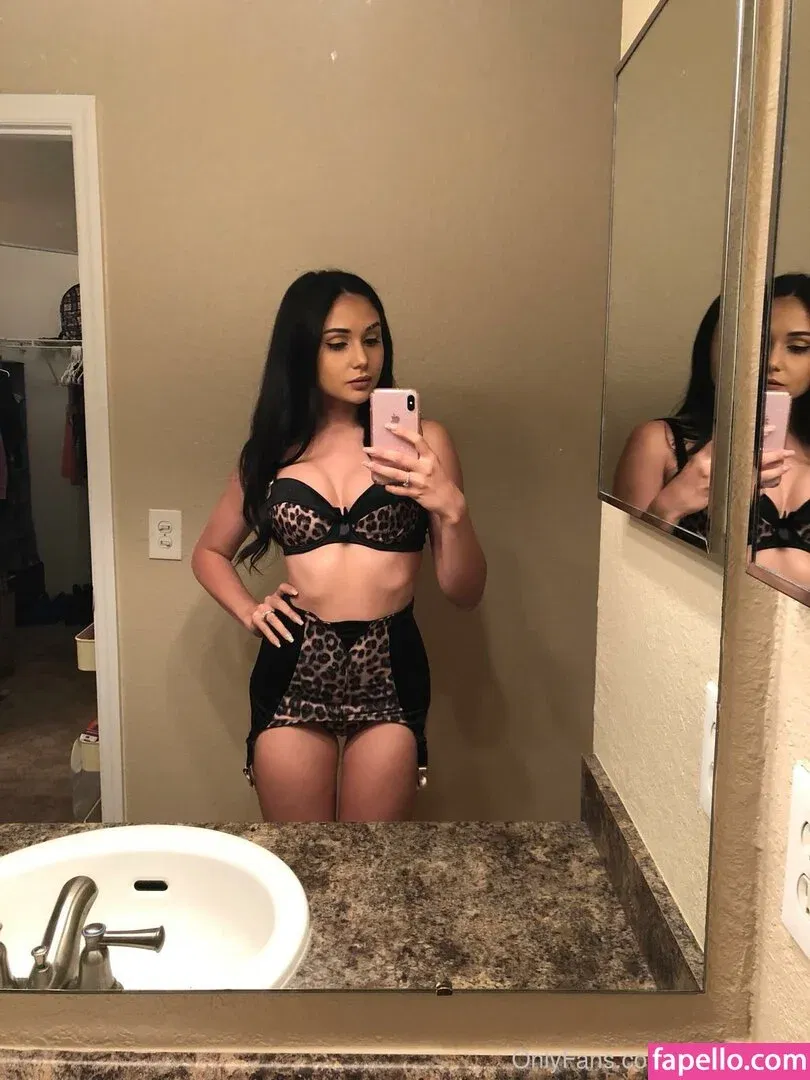 arianamarie Onlyfans Photo Gallery 