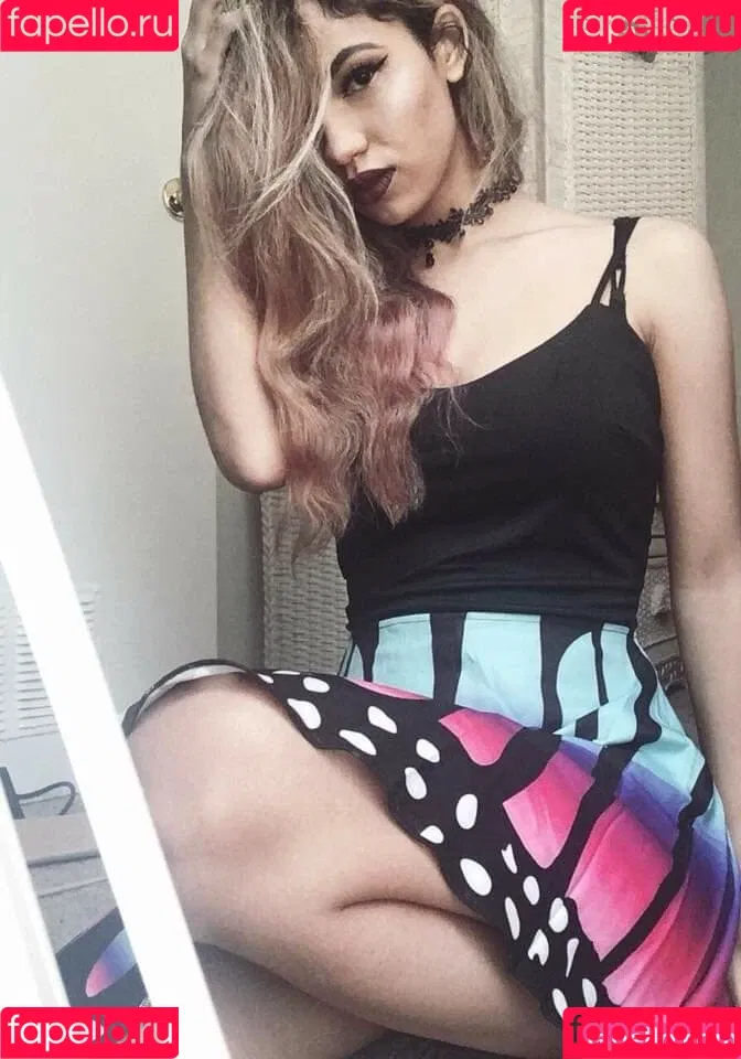 Trickywi Onlyfans Photo Gallery 