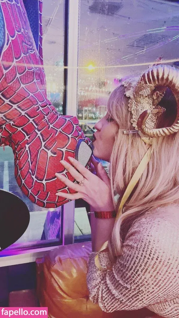 Trickywi Onlyfans Photo Gallery 