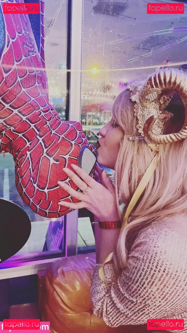 Trickywi Onlyfans Photo Gallery 