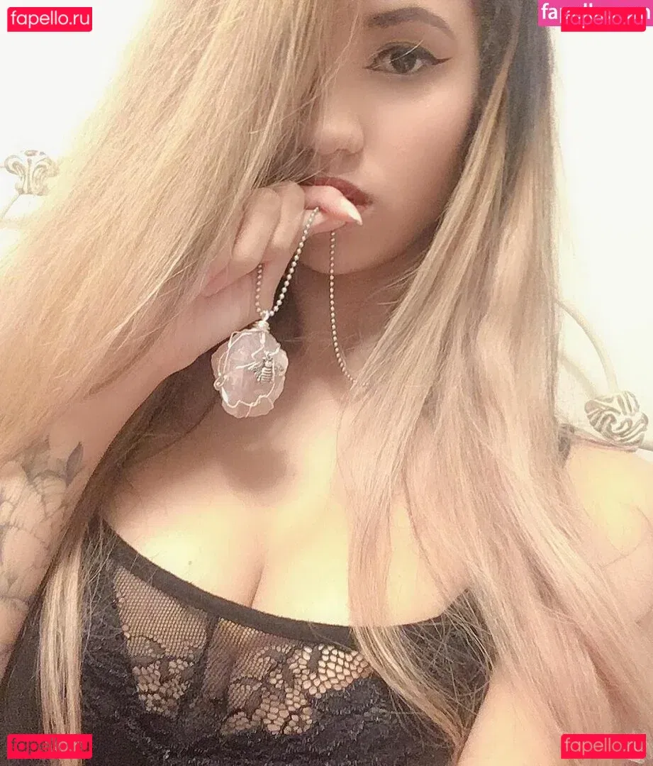 Trickywi Onlyfans Photo Gallery 