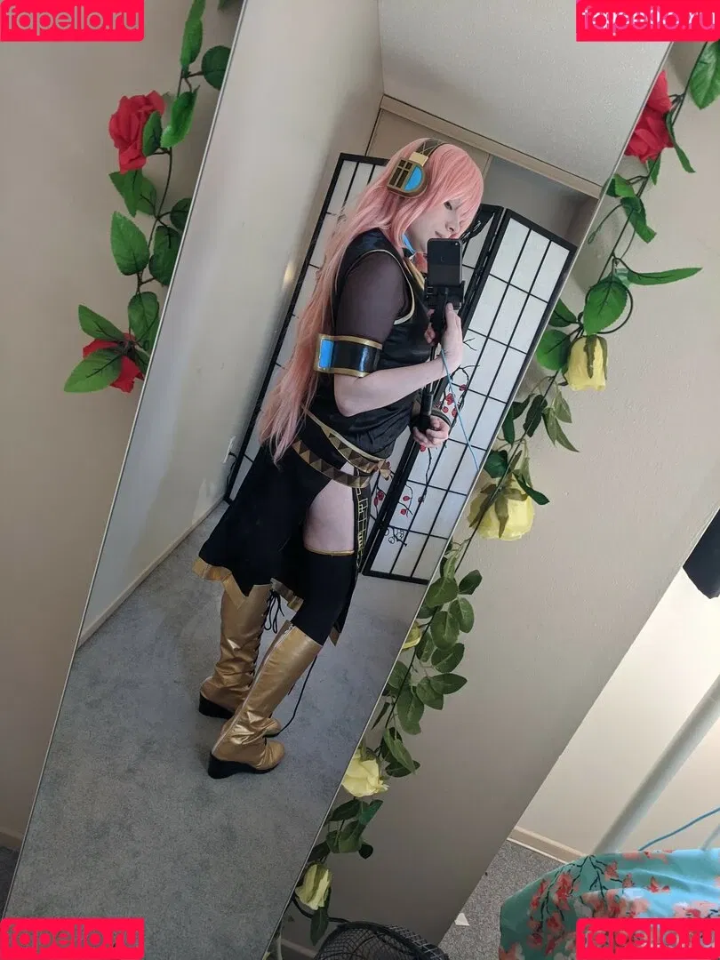 Dera Megurine Onlyfans Photo Gallery 