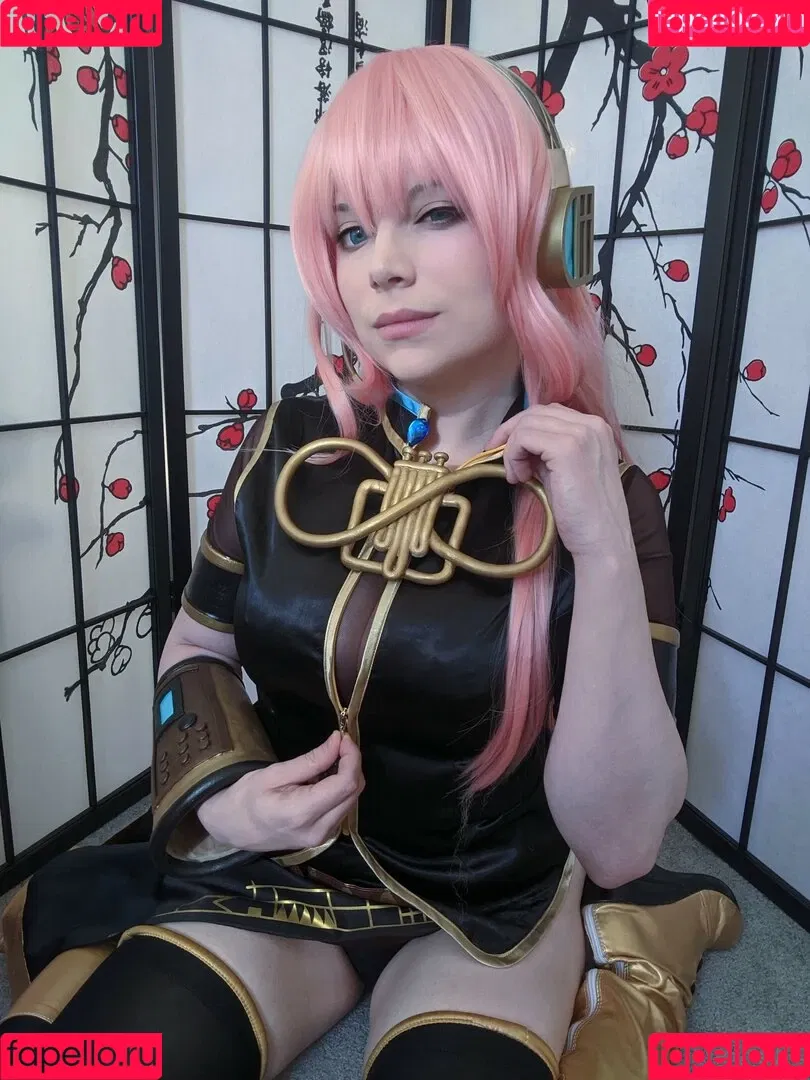 Dera Megurine Onlyfans Photo Gallery 