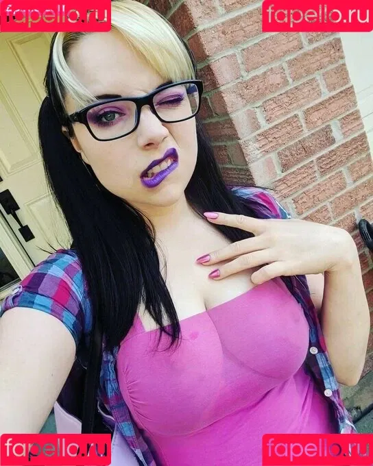 Dera Megurine Onlyfans Photo Gallery 