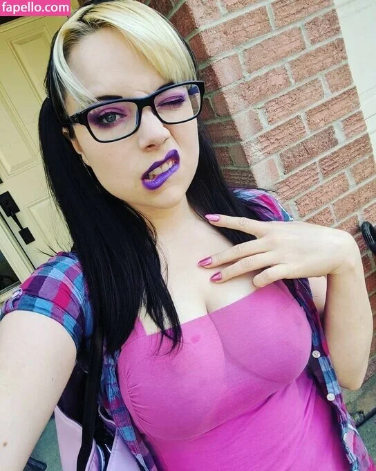 Dera Megurine Onlyfans Photo Gallery 