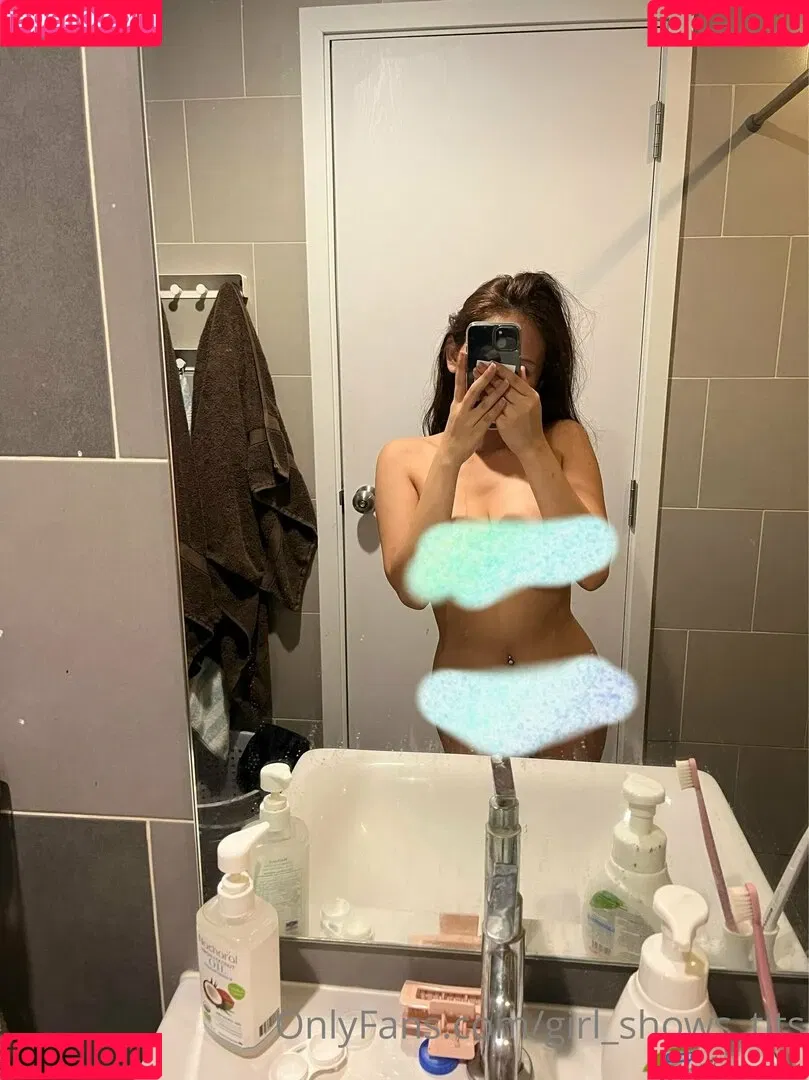 girl_shows_tits Onlyfans Photo Gallery 
