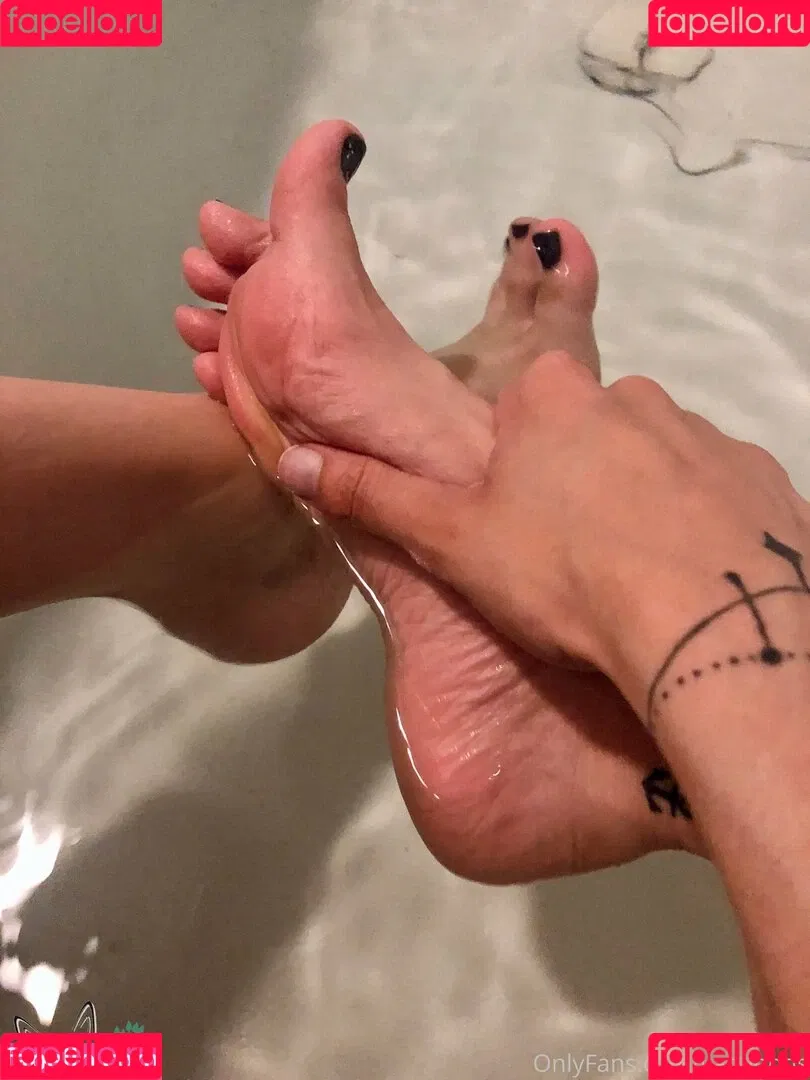 Natalie Portman Fake Onlyfans Photo Gallery 
