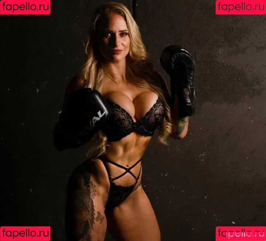 Ebanie Bridges Onlyfans Photo Gallery 