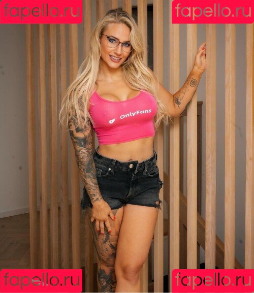 Ebanie Bridges Onlyfans Photo Gallery 