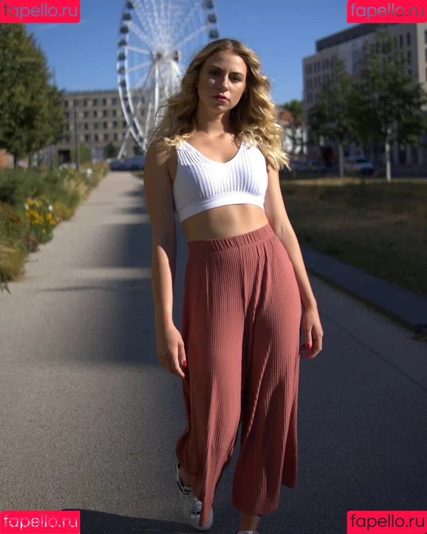 roxana.nxt Onlyfans Photo Gallery 