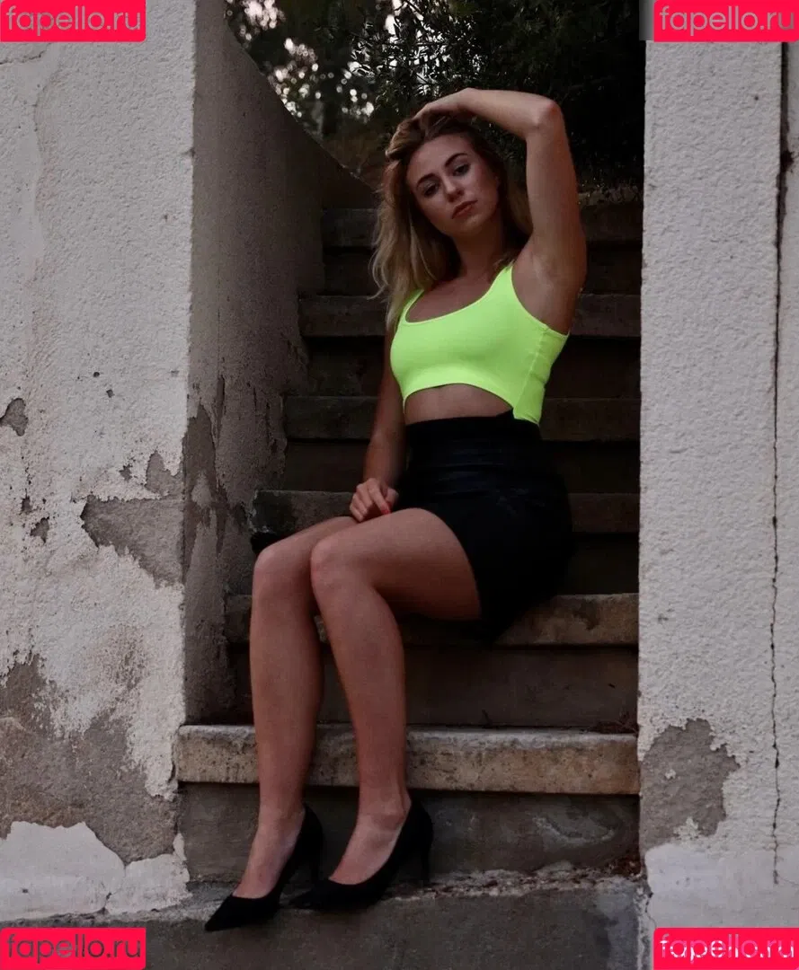 roxana.nxt Onlyfans Photo Gallery 