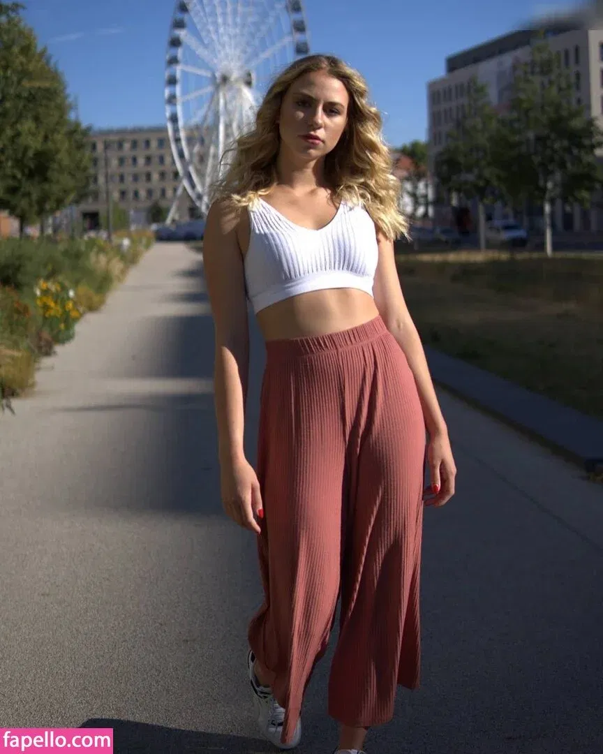 roxana.nxt Onlyfans Photo Gallery 