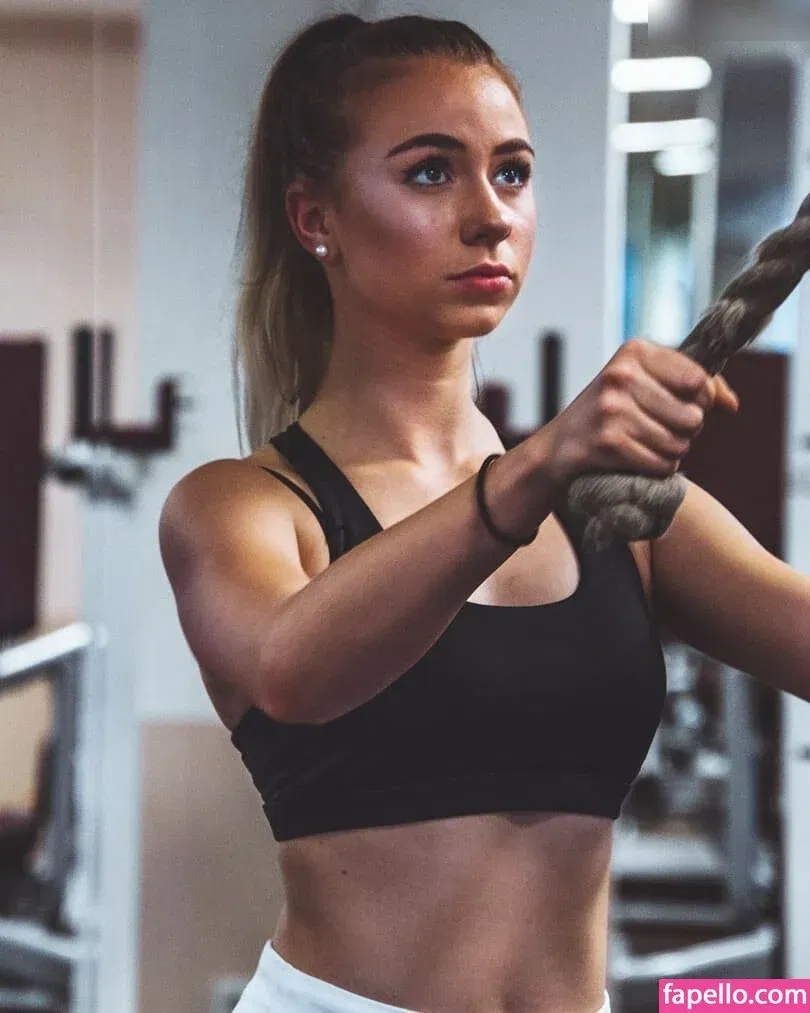 roxana.nxt Onlyfans Photo Gallery 