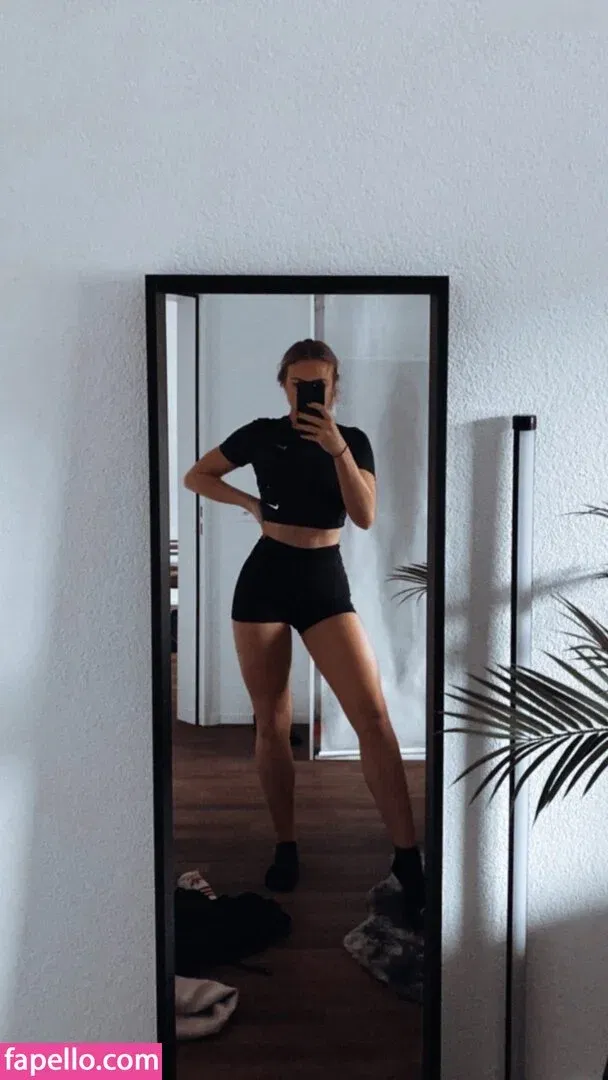 roxana.nxt Onlyfans Photo Gallery 