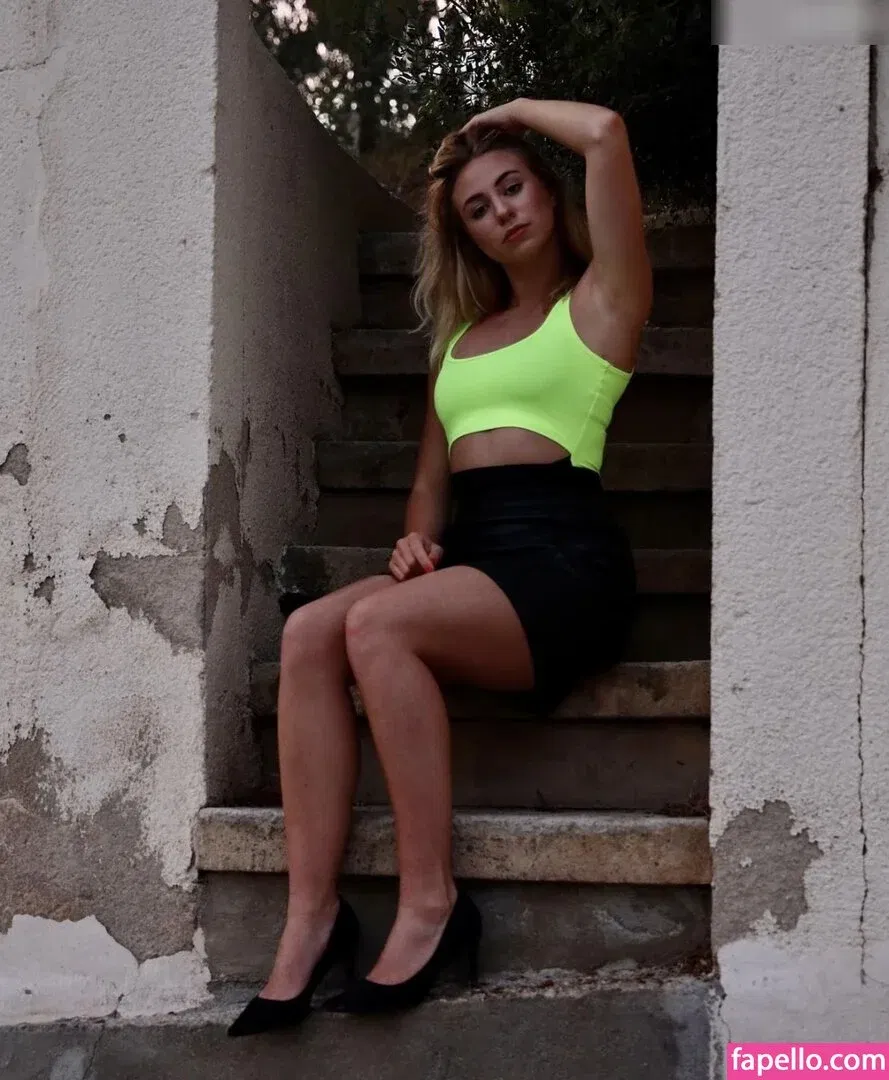 roxana.nxt Onlyfans Photo Gallery 