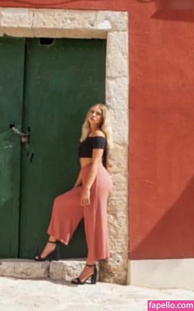 roxana.nxt Onlyfans Photo Gallery 