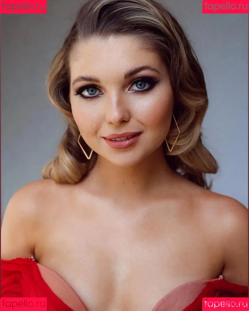 Sammi Hanratty Onlyfans Photo Gallery 