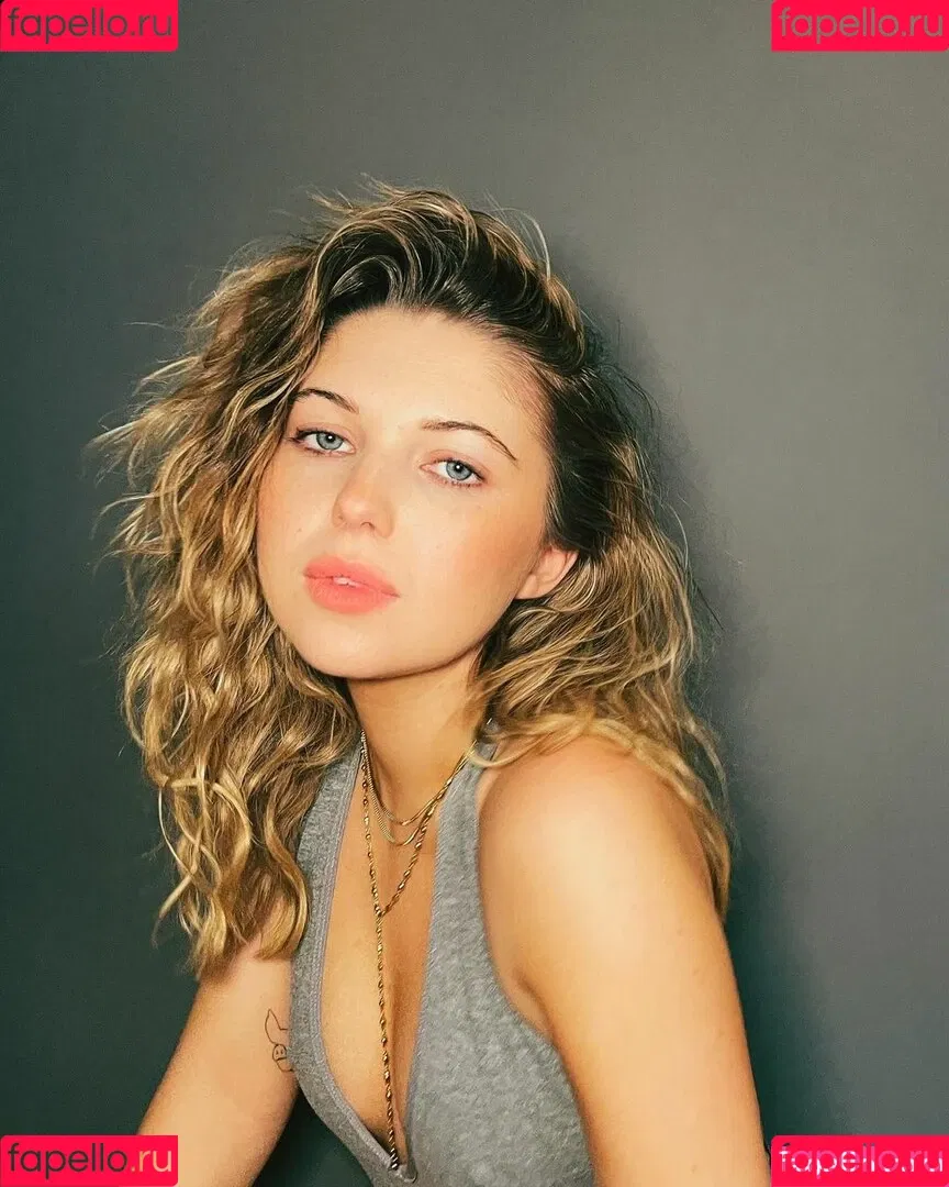 Sammi Hanratty Onlyfans Photo Gallery 