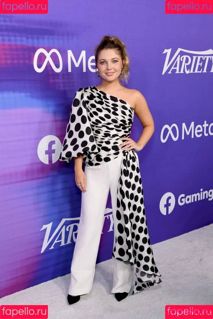 Sammi Hanratty Onlyfans Photo Gallery 
